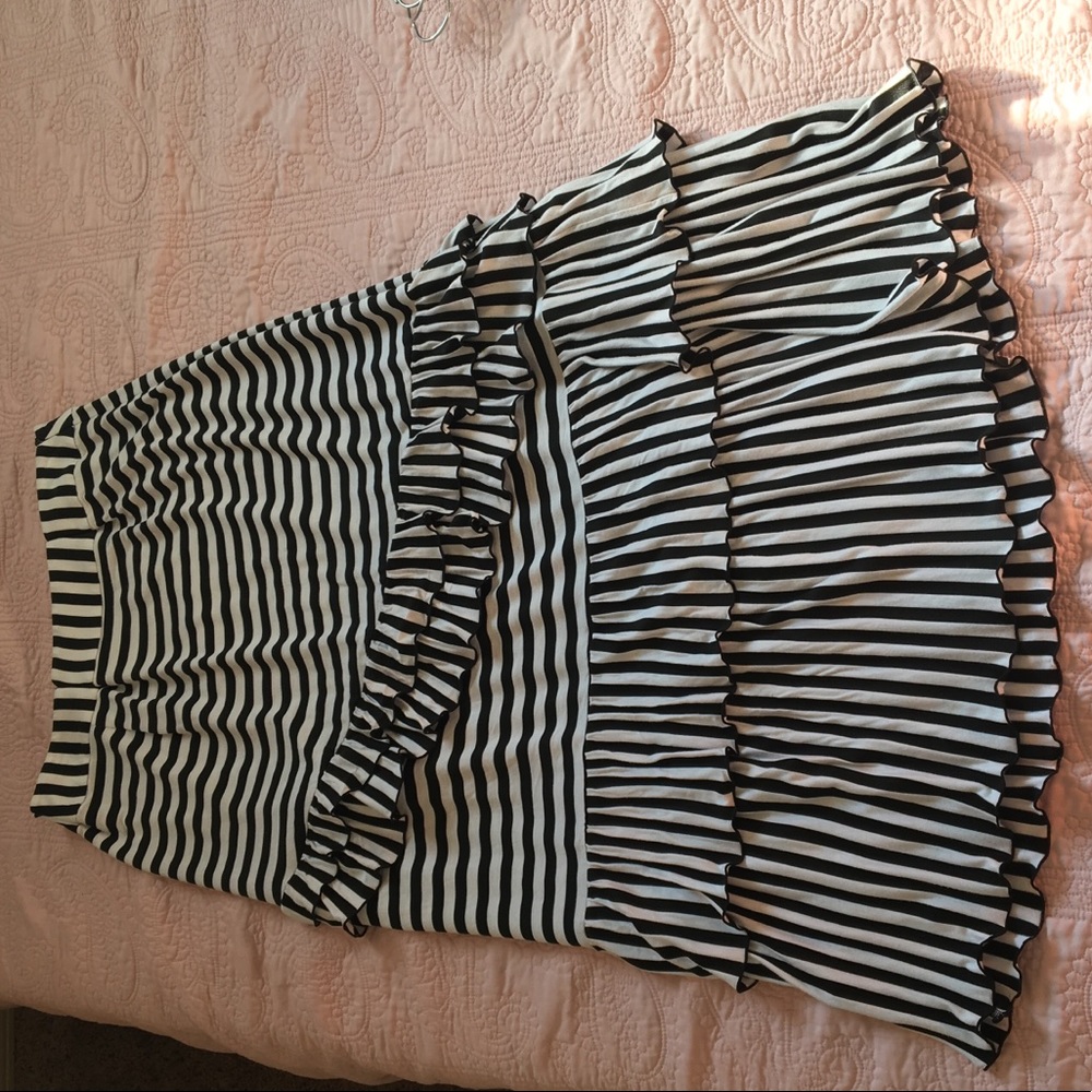 Long Ruffle Skirt - Picture 2 of 4